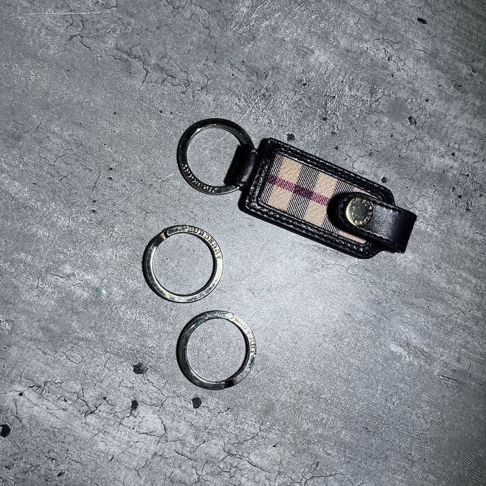 Burberry Keychain/ key ring - Picture 3 of 4